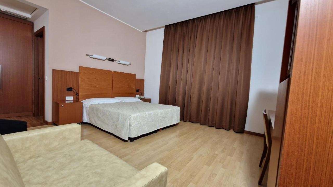 Bella Italia Palace Hotel 노바라 외부 사진