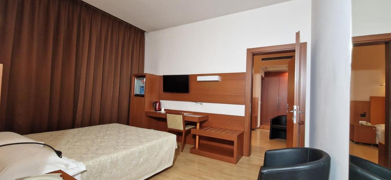 Bella Italia Palace Hotel 노바라 외부 사진