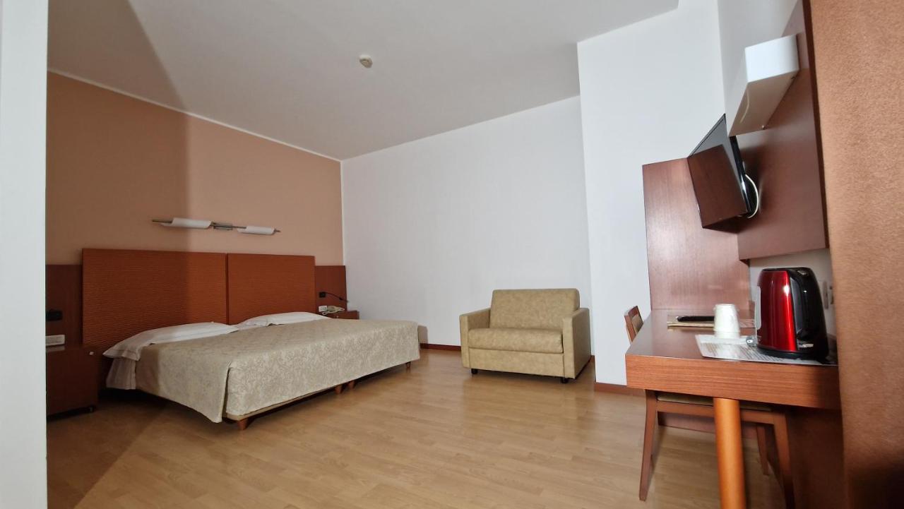 Bella Italia Palace Hotel 노바라 외부 사진