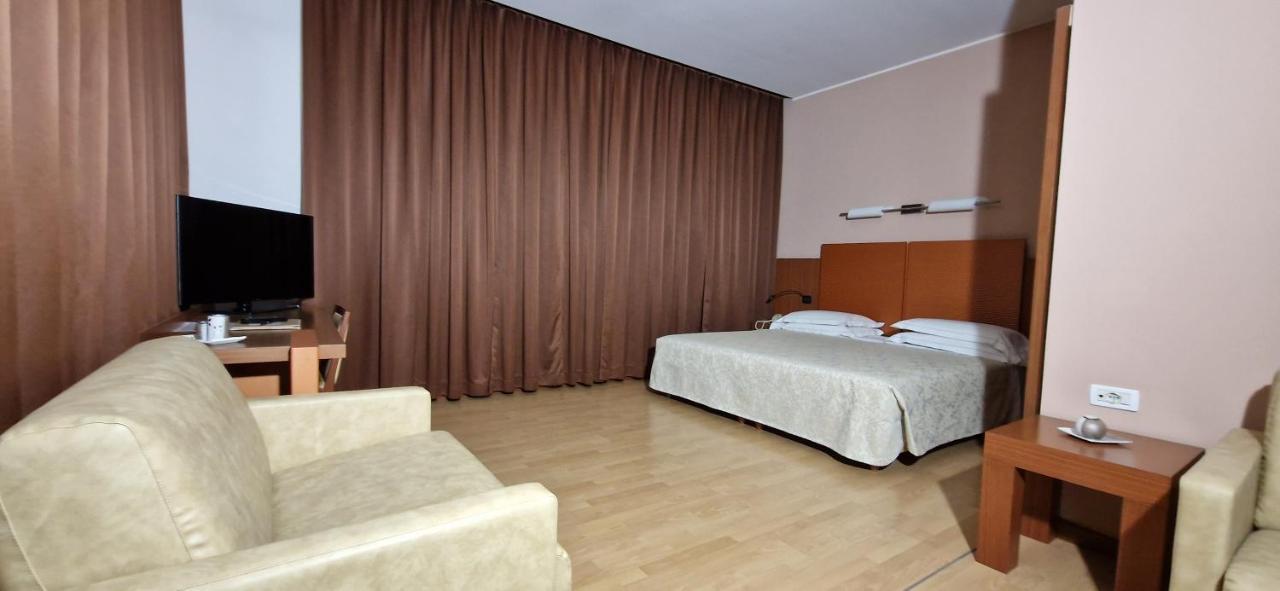 Bella Italia Palace Hotel 노바라 외부 사진