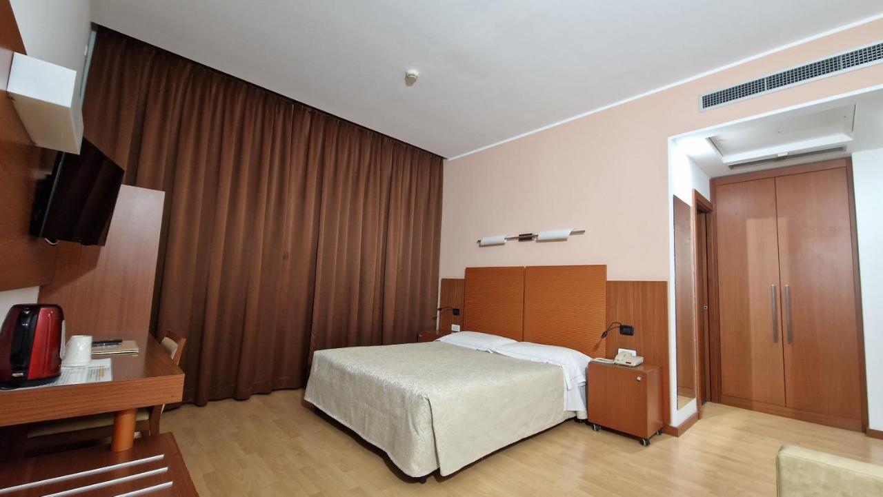 Bella Italia Palace Hotel 노바라 외부 사진