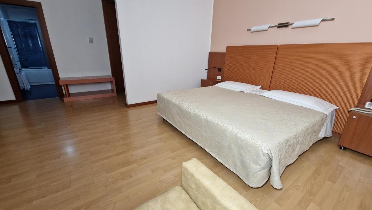Bella Italia Palace Hotel 노바라 외부 사진