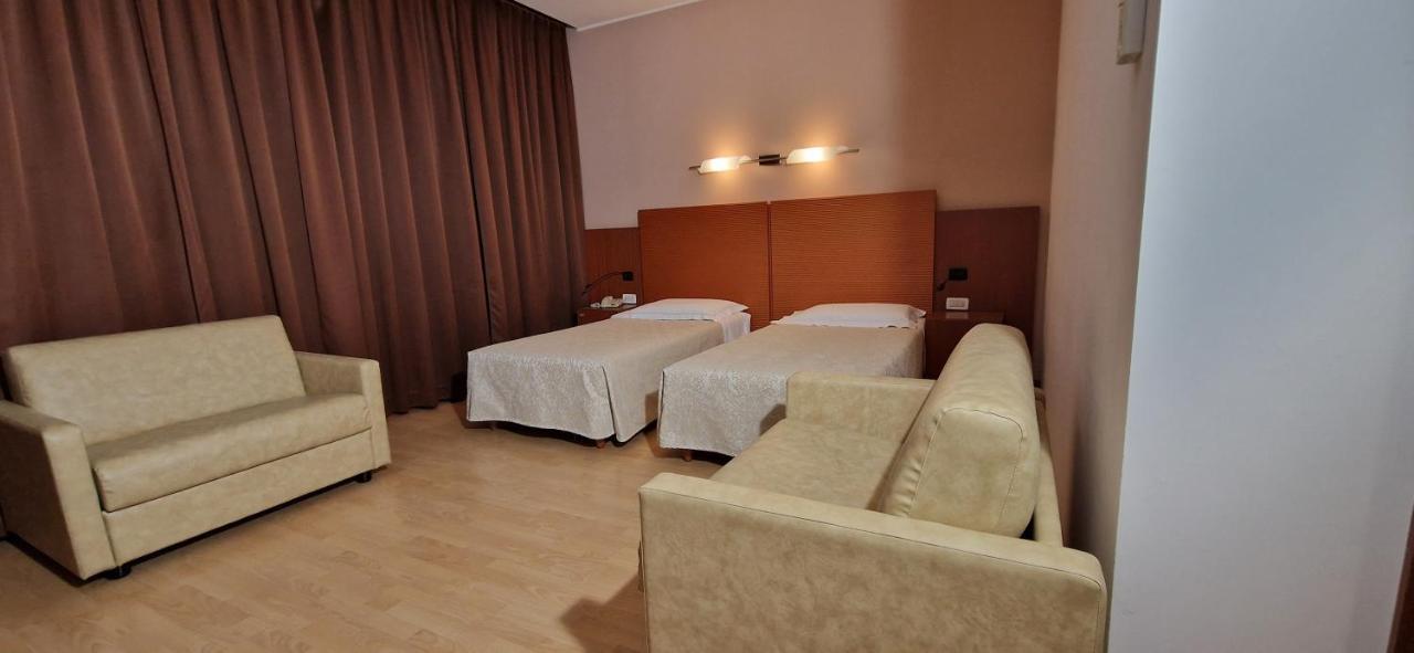 Bella Italia Palace Hotel 노바라 외부 사진