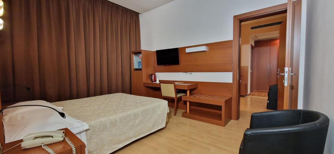 Bella Italia Palace Hotel 노바라 외부 사진