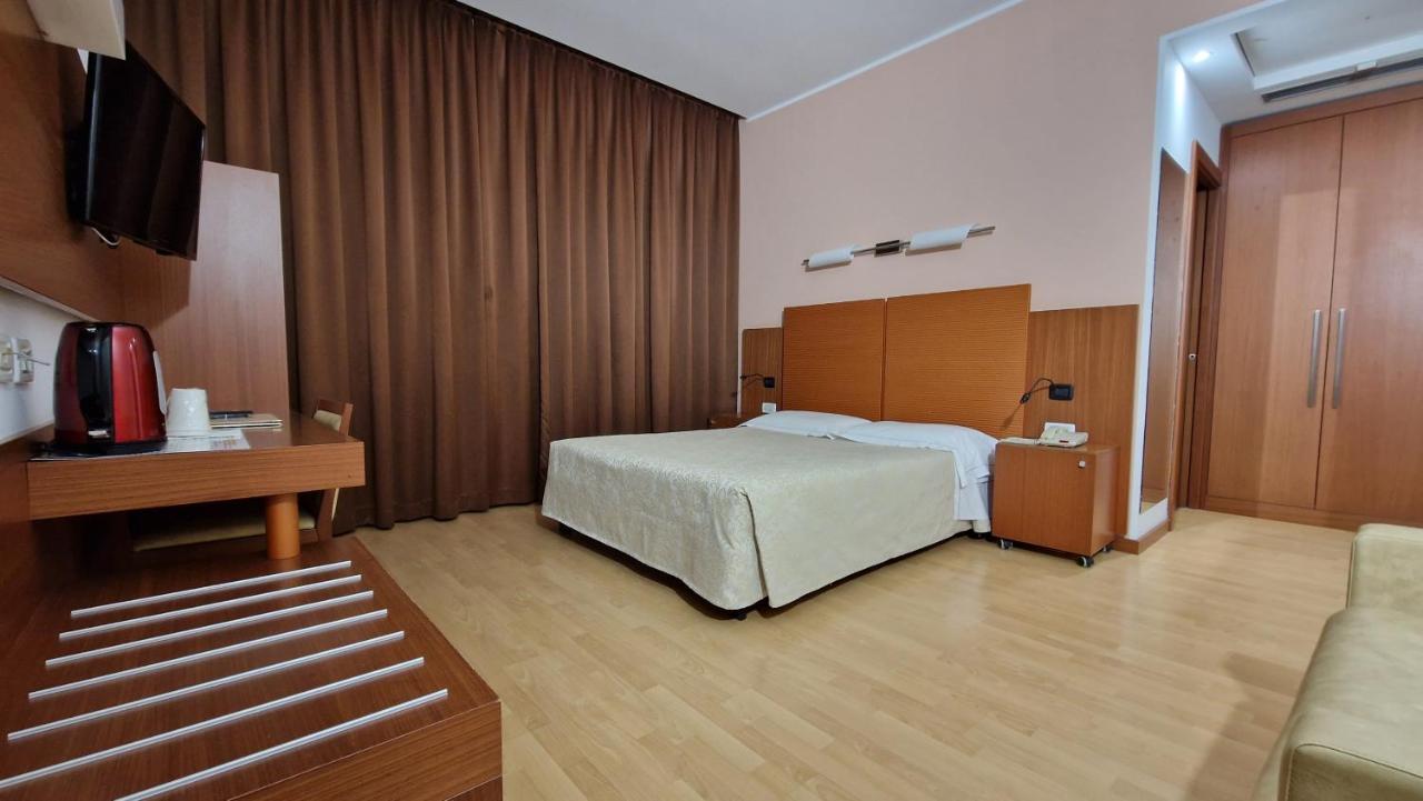 Bella Italia Palace Hotel 노바라 외부 사진