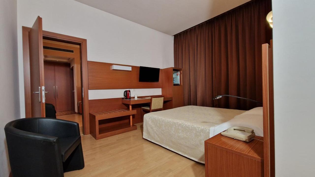 Bella Italia Palace Hotel 노바라 외부 사진