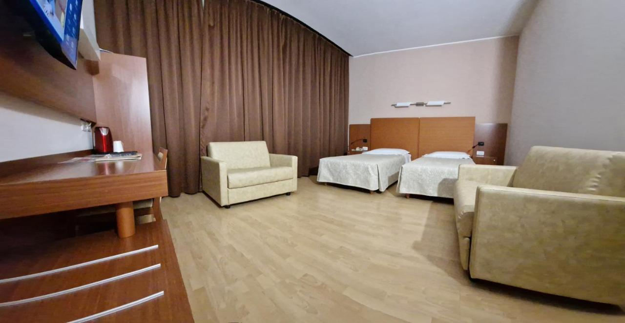 Bella Italia Palace Hotel 노바라 외부 사진