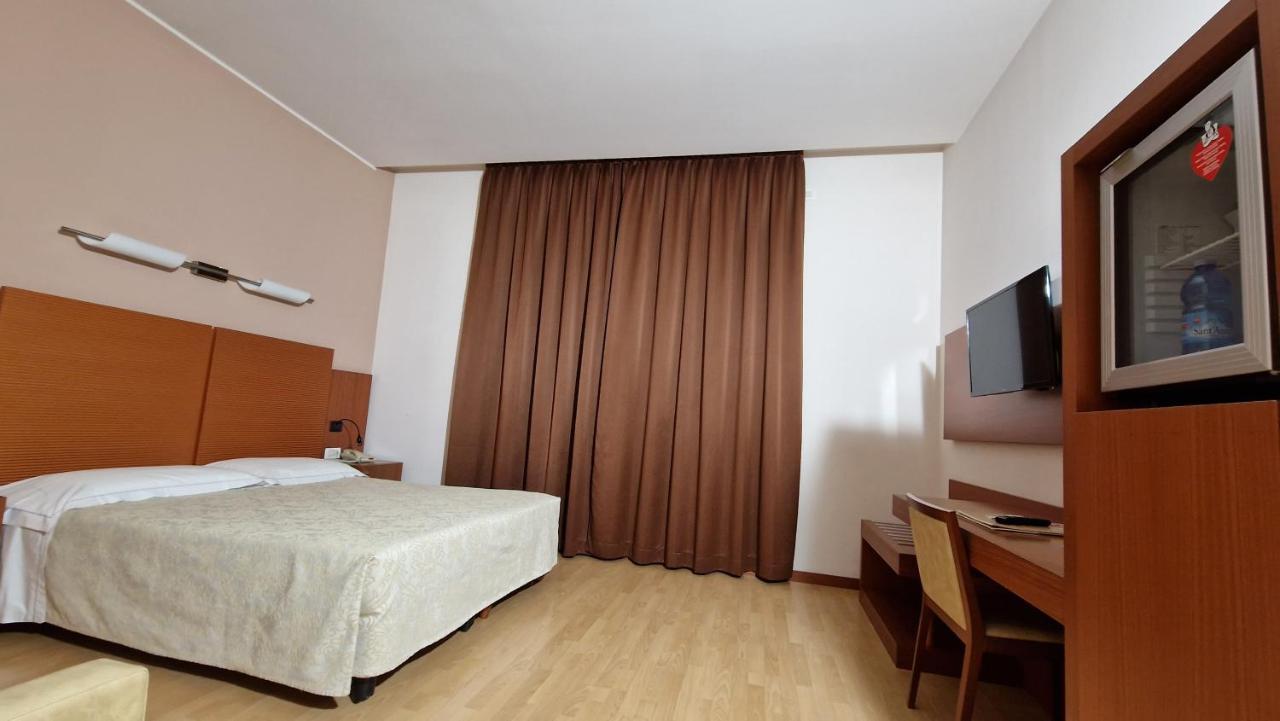 Bella Italia Palace Hotel 노바라 외부 사진