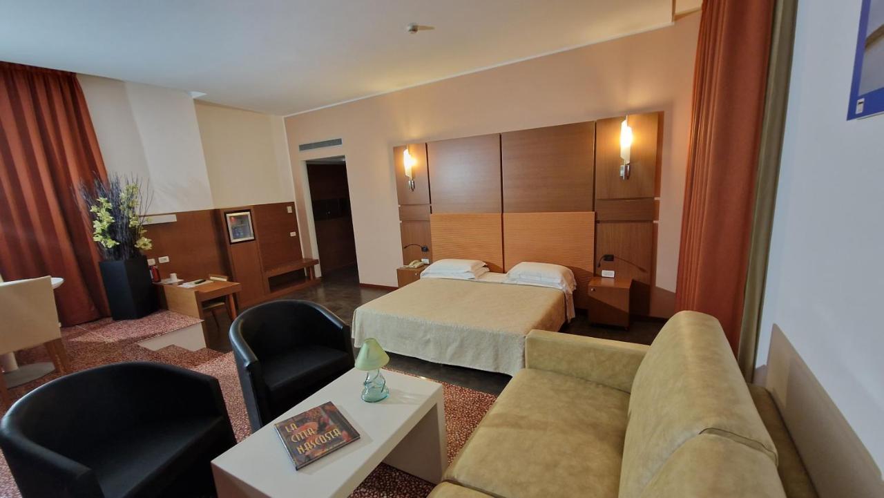 Bella Italia Palace Hotel 노바라 외부 사진