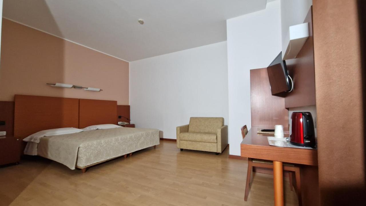 Bella Italia Palace Hotel 노바라 외부 사진