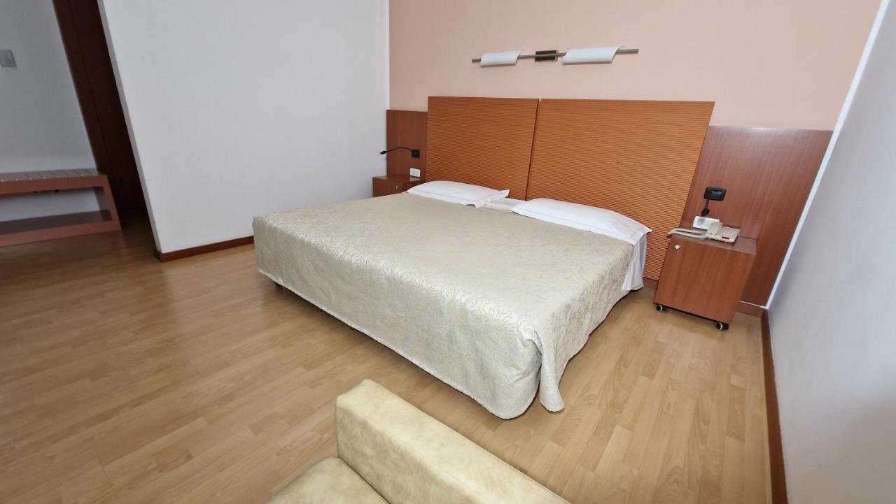 Bella Italia Palace Hotel 노바라 외부 사진