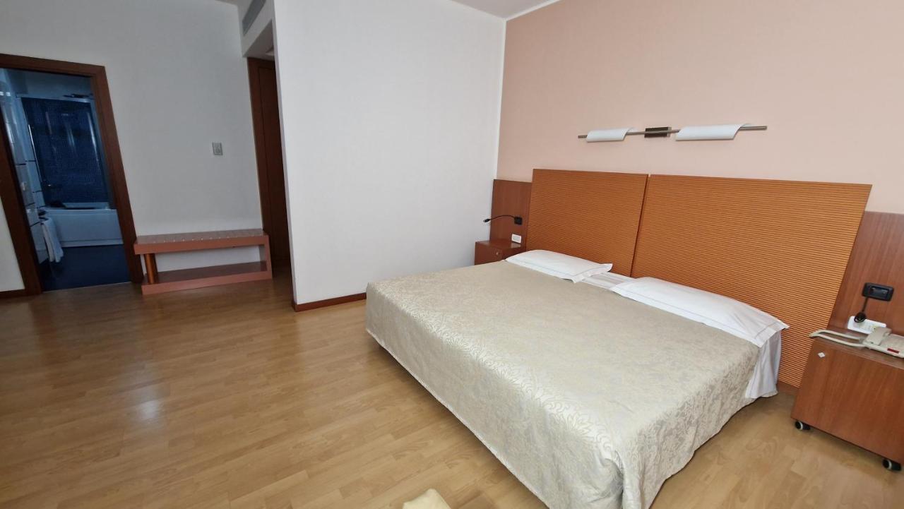 Bella Italia Palace Hotel 노바라 외부 사진