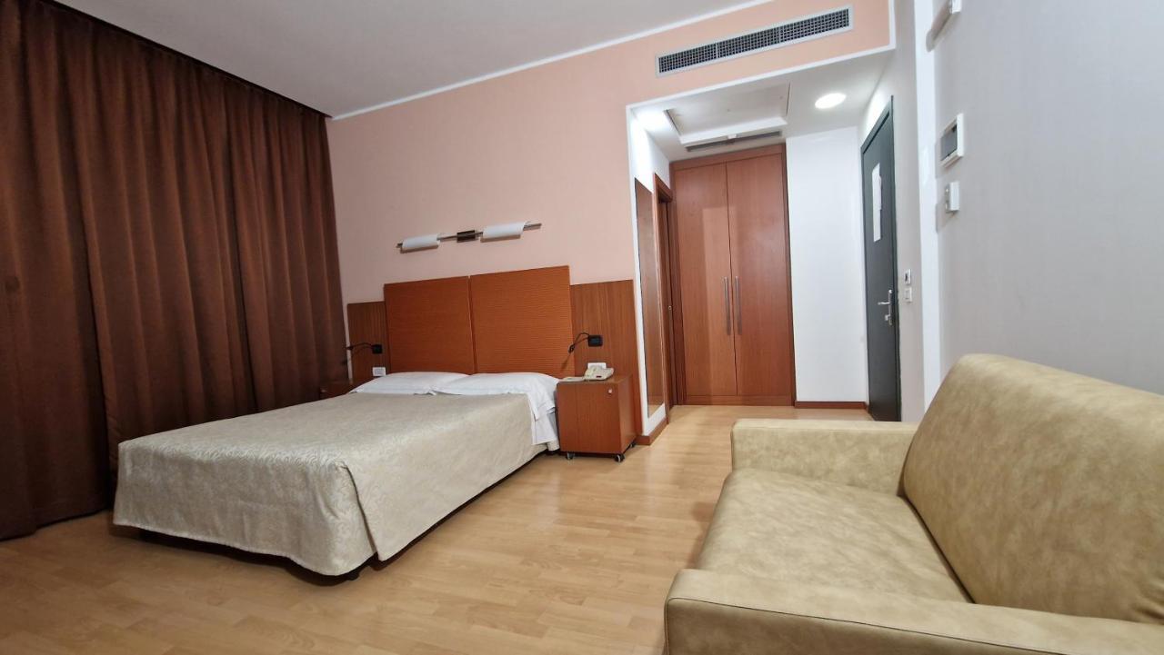 Bella Italia Palace Hotel 노바라 외부 사진