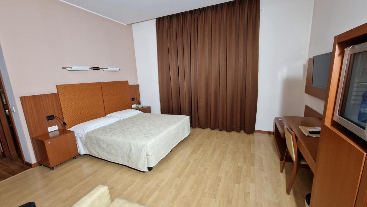 Bella Italia Palace Hotel 노바라 외부 사진