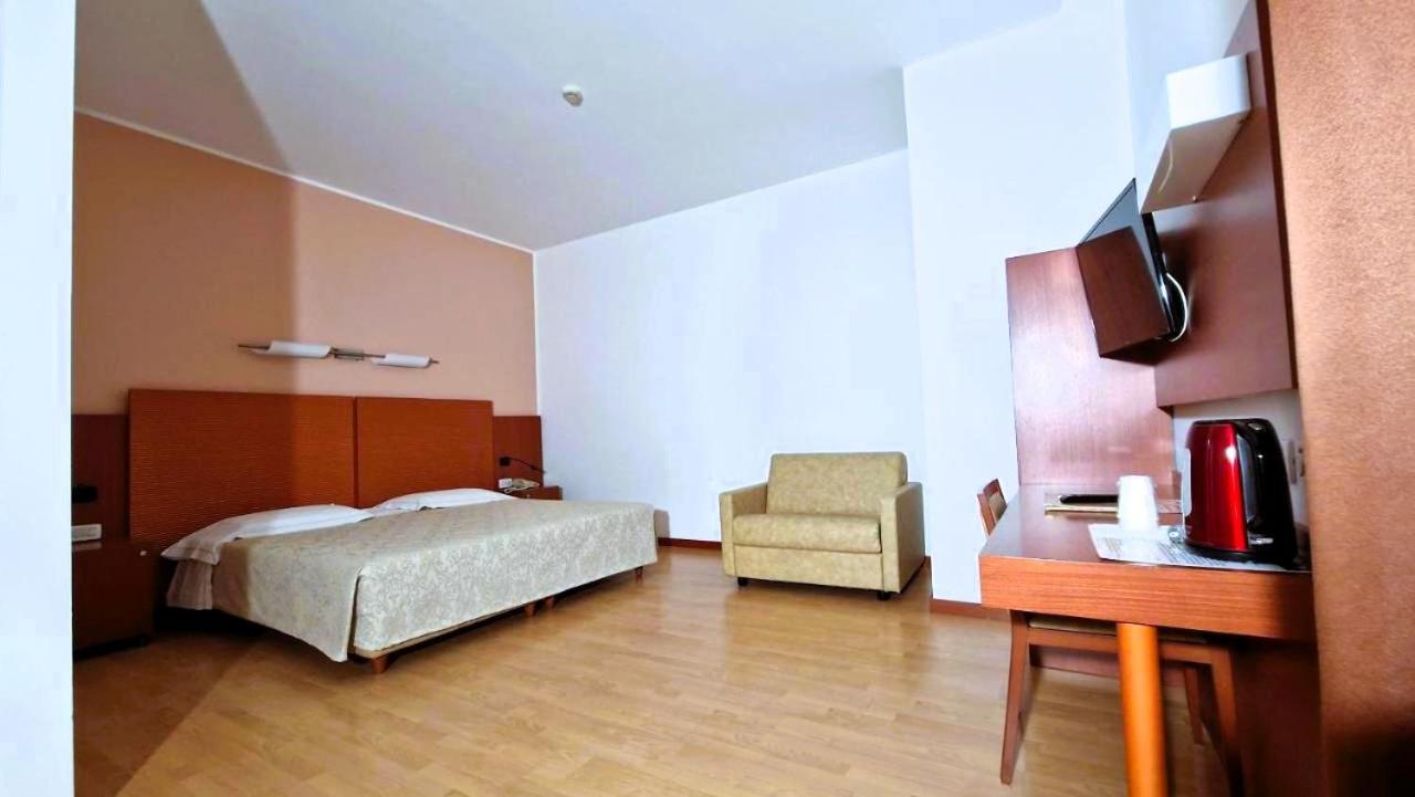 Bella Italia Palace Hotel 노바라 외부 사진